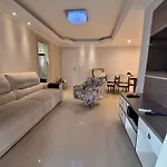 Apto Com Sacada